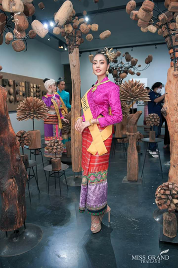 Cantik Dan Anggun, Ini Pesona Gadis Thailand Kenakan Traditional Costume
