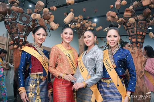 Cantik Dan Anggun, Ini Pesona Gadis Thailand Kenakan Traditional Costume