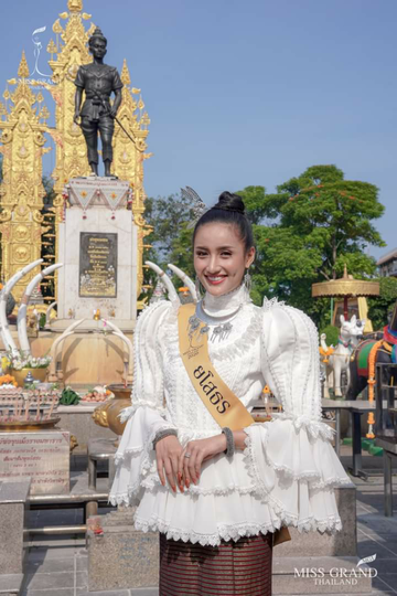 Cantik Dan Anggun, Ini Pesona Gadis Thailand Kenakan Traditional Costume