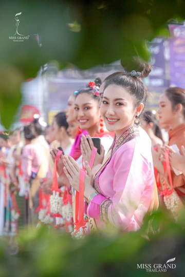 Cantik Dan Anggun, Ini Pesona Gadis Thailand Kenakan Traditional Costume