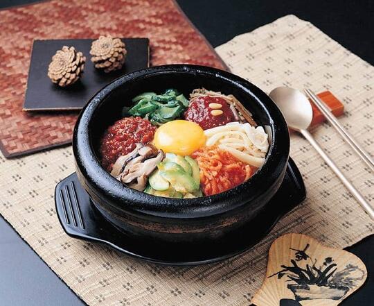 INIKAH TEMPAT MENYANTAP BIMBIMBAP PALING ENAK DI KOREA?? (NGILEER GAN!!)