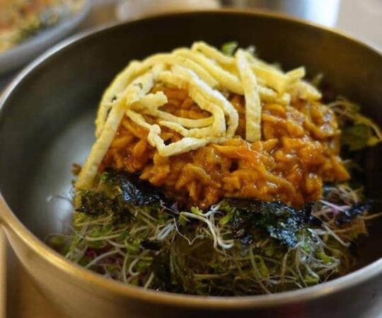 INIKAH TEMPAT MENYANTAP BIMBIMBAP PALING ENAK DI KOREA?? (NGILEER GAN!!)