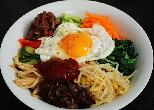 INIKAH TEMPAT MENYANTAP BIMBIMBAP PALING ENAK DI KOREA?? (NGILEER GAN!!)