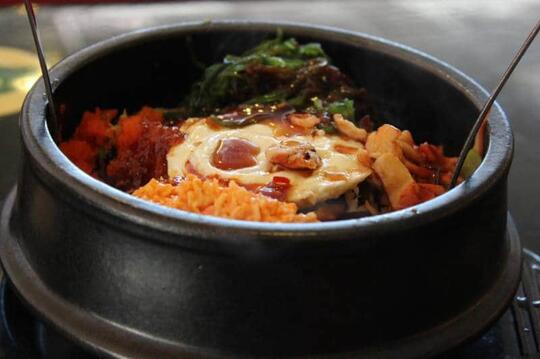 INIKAH TEMPAT MENYANTAP BIMBIMBAP PALING ENAK DI KOREA?? (NGILEER GAN!!)