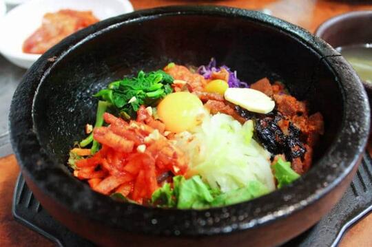 INIKAH TEMPAT MENYANTAP BIMBIMBAP PALING ENAK DI KOREA?? (NGILEER GAN!!)
