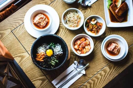 INIKAH TEMPAT MENYANTAP BIMBIMBAP PALING ENAK DI KOREA?? (NGILEER GAN!!)