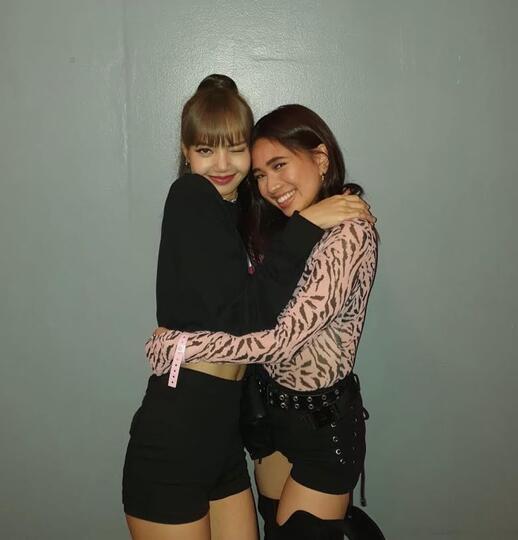 Bersahabat Karib, Ini Lima Momen Persahabatan antara NIKI dan Lisa ‘BLACKPINK’!