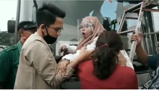 Viral Kekeyi Phobia Ketinggian, Menangis Kejer Takut Mati dan Tinggalkan Ibunya!