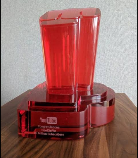 Macam-macam Youtube Play Button. Nomor 5 Paling Langka!