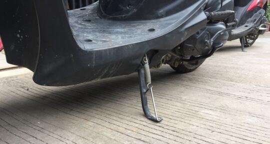 Bolehkah Mematikan Mesin Motor dengan Standar Samping?