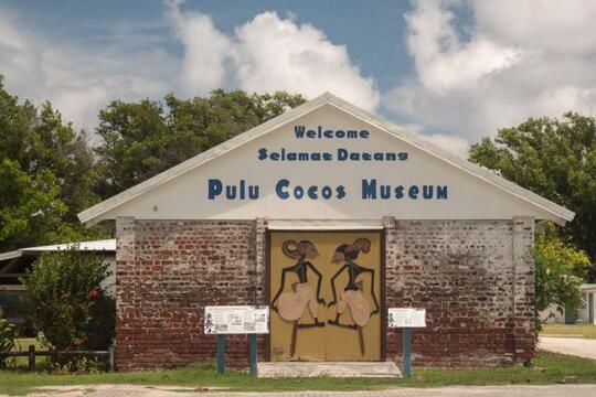 Pulau Cocos orang Melayu;Malaysia dan Indonesia