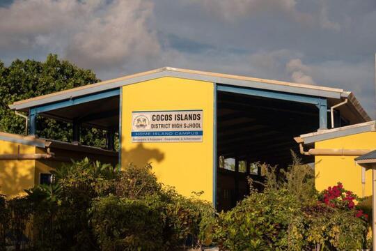 Pulau Cocos orang Melayu;Malaysia dan Indonesia