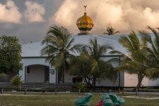 Pulau Cocos orang Melayu;Malaysia dan Indonesia