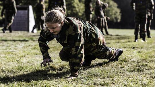 Elisabeth Putri di Lumpur Belgia dan Pelatihan Militer