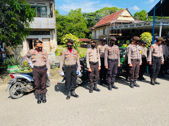 Jenazah Alm Aiptu Mulyadi Dimakamkan Secara Dinas Kepolisian Di Lautang Salo Rappang