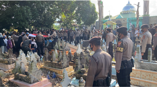 Jenazah Alm Aiptu Mulyadi Dimakamkan Secara Dinas Kepolisian Di Lautang Salo Rappang