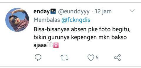 Absen Pakai Foto, Pose Pria Ini Bikin Ngakak