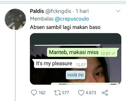 Absen Pakai Foto, Pose Pria Ini Bikin Ngakak