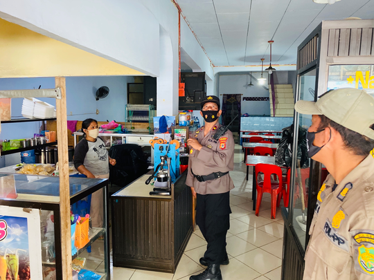 Menjelang H-1 Perbup, Kapolsek Panca Rijang Pantau Warung Makan & Cafe