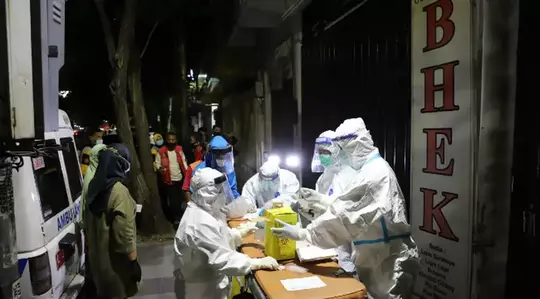 Tega, Wanita Ini Sengaja Jalan-Jalan ke Mal untuk Tularkan Covid-19 ke Banyak Orang