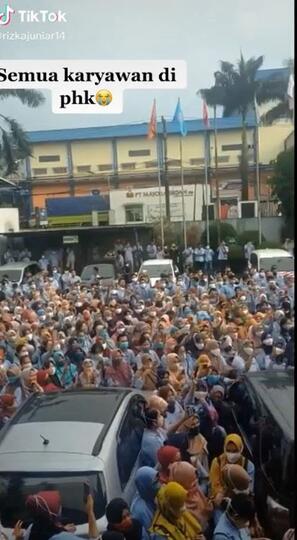 Sedih Gan! Video Karyawan Di PHK Karena Pandemi Bikin Mau Nangis