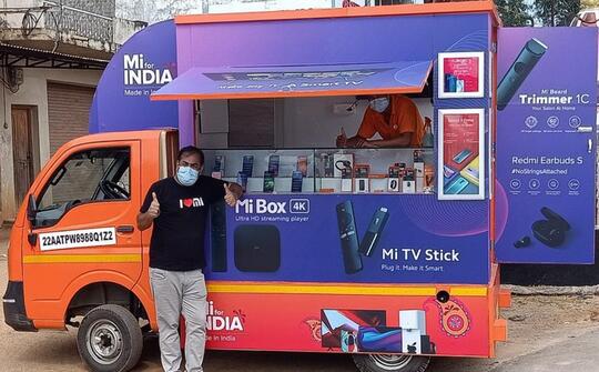 Telusuri Area Pedesaan, Xiaomi Jualan Pake Mobil Van