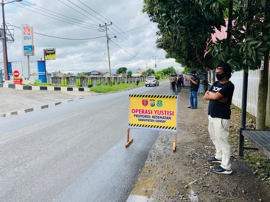 Meski Diwarnai Hujan Deras, Operasi Yustisi Polsek Panca Rijang Tetap Berlangsung
