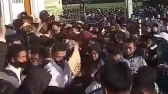 Viral! Pelamar Kerja Berdesakan Tak Peduli Protokol Corona
