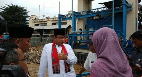 Cegah Banjir, Anies Minta Pembebasan Lahan di 5 Sungai Jakarta Dipercepat