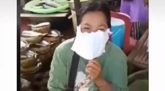 Konyol Atau Cendikiawan? Bapak Ini Gunakan Masker Aneh Untuk Hindari Razia Petugas!