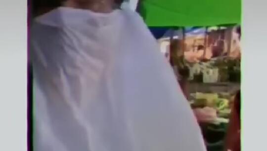 Konyol Atau Cendikiawan? Bapak Ini Gunakan Masker Aneh Untuk Hindari Razia Petugas!