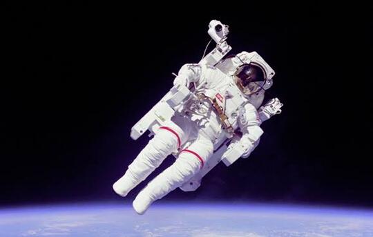 Mau Pergi ke Luar Angkasa? Yuk, Kenali Dulu Baju yang Biasa Dipakai Para Astronot