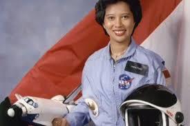 Astronotku Sayang, Astronotku Malang, Astronotku Apes