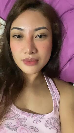 Selebgram Asal Malaysia Darlene Adrienne, Pakai Jilbab Tapi Kok Bajunya Kaos Buntung