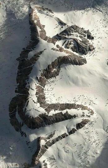 FOTO Puncak Gunung Alaska 'Sleping Lady' Menjadi Viral di Media Sosial.