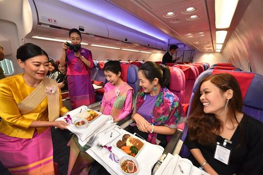 Promo Thai Airways menjadi Pramugari Selama Sehari dan membayar