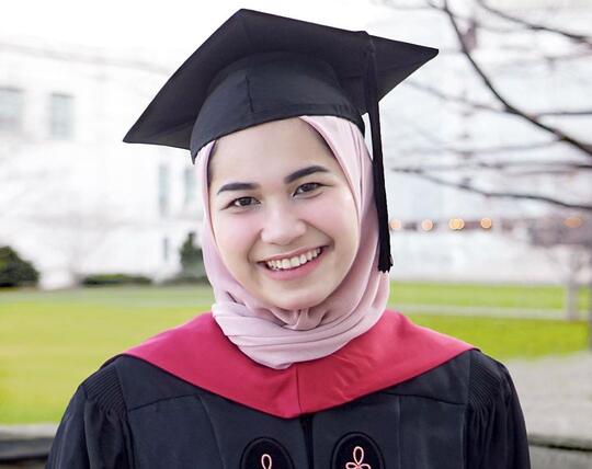 Kisah WNI Lulusan Harvard, Salat di Tangga Darurat hingga Diantar ke Musala