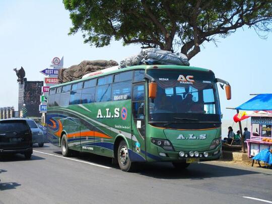 'Si Kuler Jahat', Bus Buatan Mercedes Benz yang Tangguh Dan Gak Suka Rewel