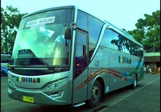 'Si Kuler Jahat', Bus Buatan Mercedes Benz yang Tangguh Dan Gak Suka Rewel