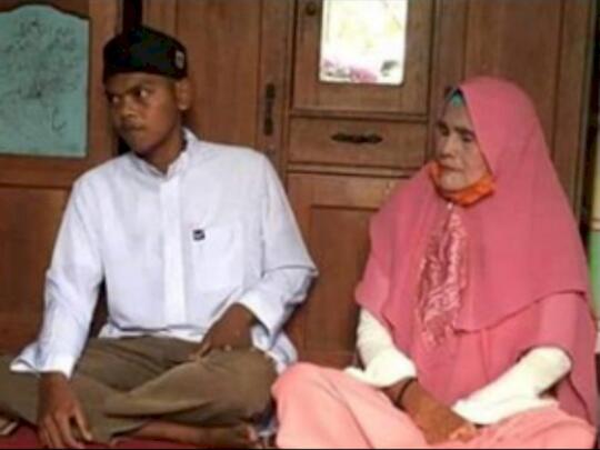Pemuda 26 Tahun Menikahi Nenek 62 Tahun Di Kalimantan Tengah