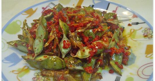 7 Masakan Sederhana Khas Padang Ini Bikin Makan Siangmu Tambah Nikmat