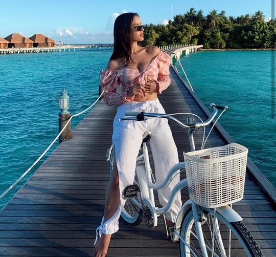 Bikin ngiler, Pacar Neymar Natalia Barulich umbar foto seksi di Instagramnya