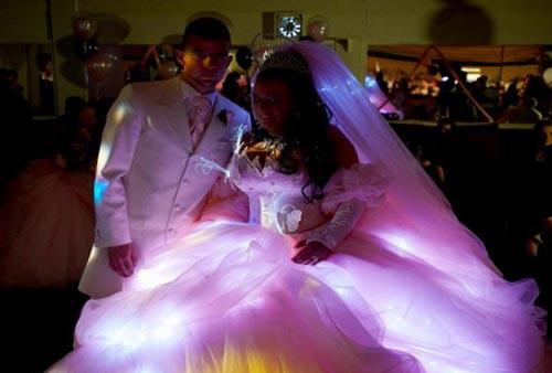 Unik bin Aneh, 15 Foto Gaun Pengantin Ini Bikin Geleng-Geleng Kepala