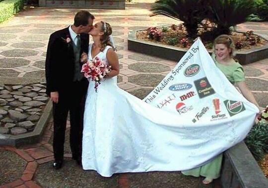 Unik bin Aneh, 15 Foto Gaun Pengantin Ini Bikin Geleng-Geleng Kepala
