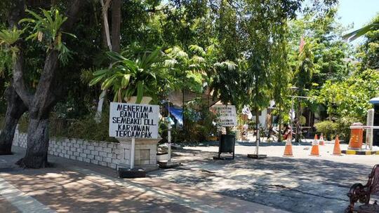 Viral! Karyawan Hotel Garden Palace Surabaya Pasang Spanduk Bantuan