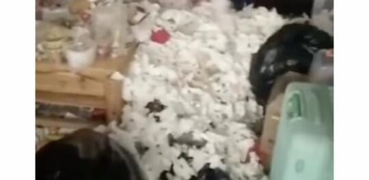 Depresi Putus Cinta, Perempuan Ini Kurung Diri Di Kamar Sampai Tertimbun Sampah!