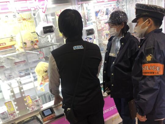 Gagal 'MAIN' 200 Kali Di Mesin Pencapit, Pria JEPANG Ini Akhirnya Panggil Polisi !
