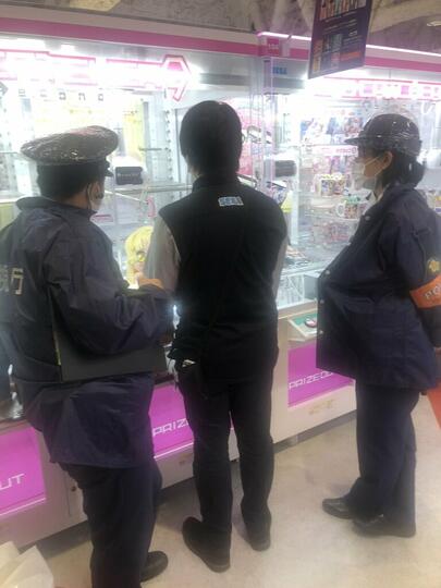 Gagal 'MAIN' 200 Kali Di Mesin Pencapit, Pria JEPANG Ini Akhirnya Panggil Polisi !