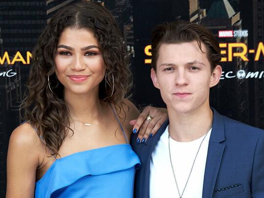 Tak Hanya Film, 9 Lagu Hit Ini Ternyata Dinyanyikan Zendaya, lho!