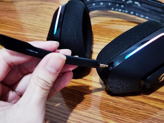 Review Logitech G733 Lightspeed